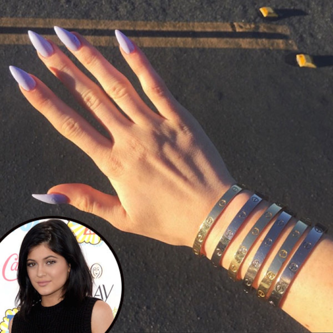 Kylie Jenner Flaunts 40 000 Worth Of Cartier Love Bracelets On One Wrist E Online